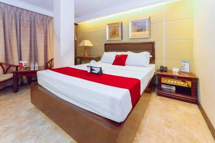 เรดดอร์ซ พลัส แอท โพรเจ็ก 6 เกซอนซิตี้ Hotel ภายนอก รูปภาพ