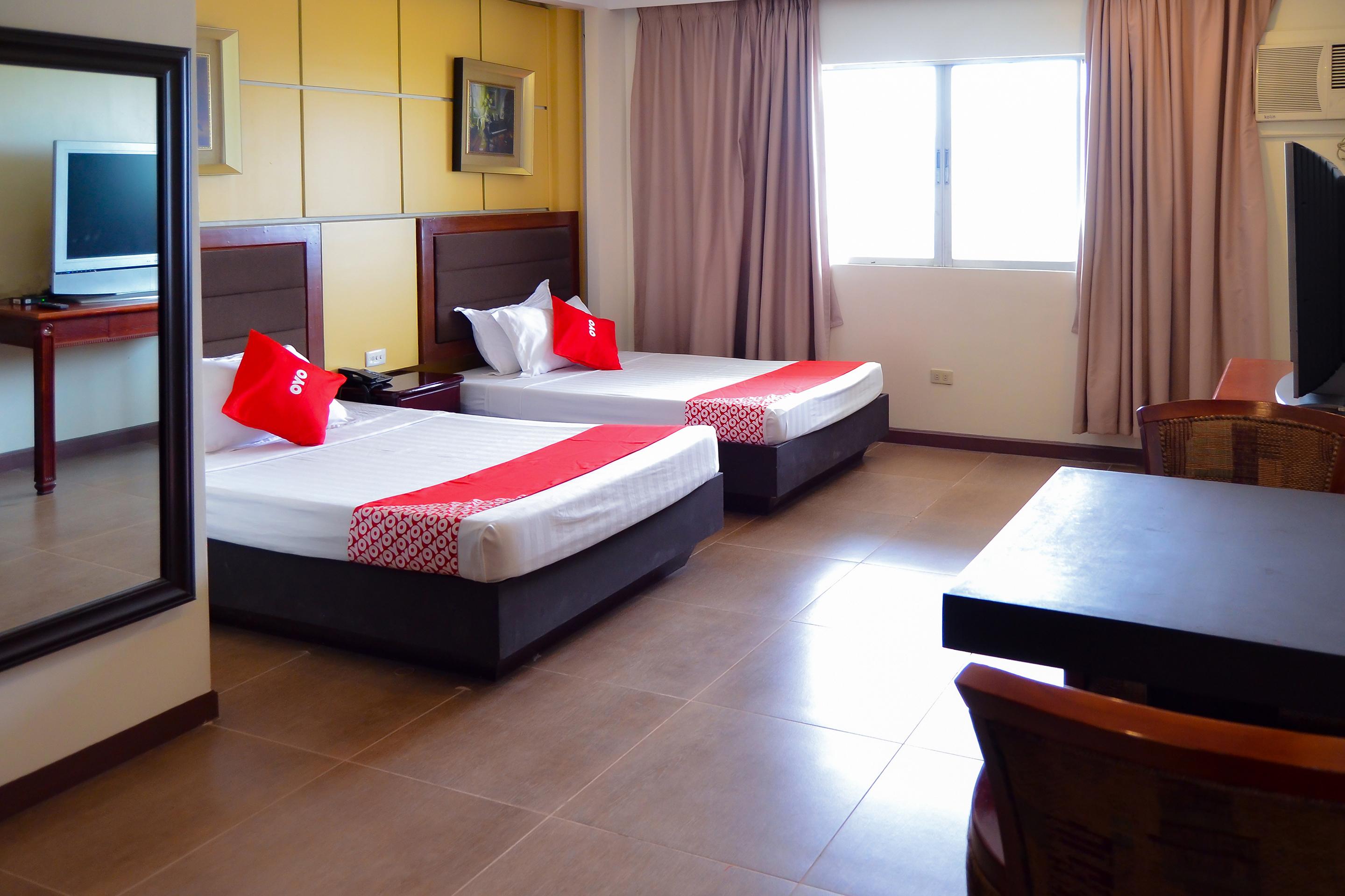 เรดดอร์ซ พลัส แอท โพรเจ็ก 6 เกซอนซิตี้ Hotel ภายนอก รูปภาพ