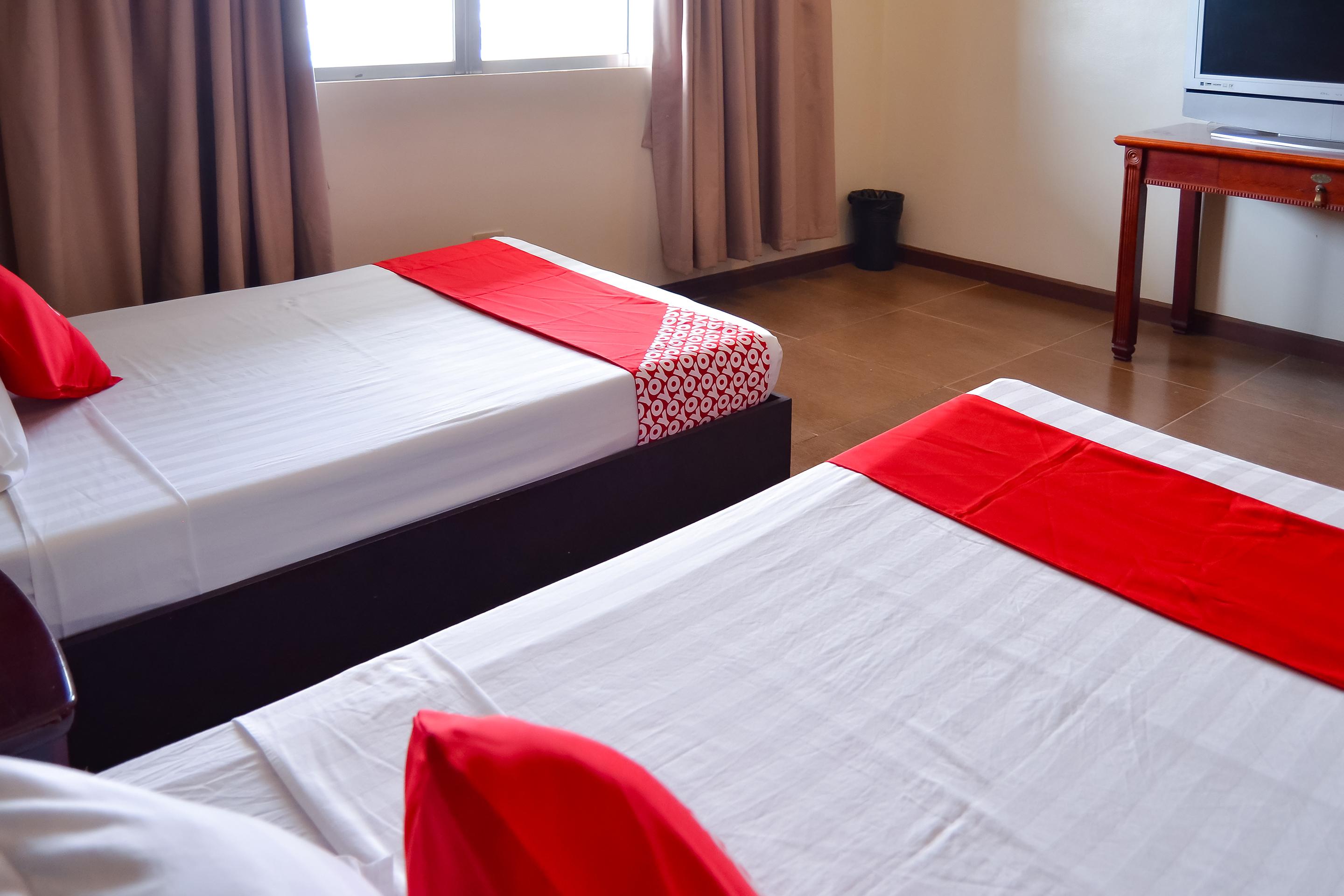 เรดดอร์ซ พลัส แอท โพรเจ็ก 6 เกซอนซิตี้ Hotel ภายนอก รูปภาพ