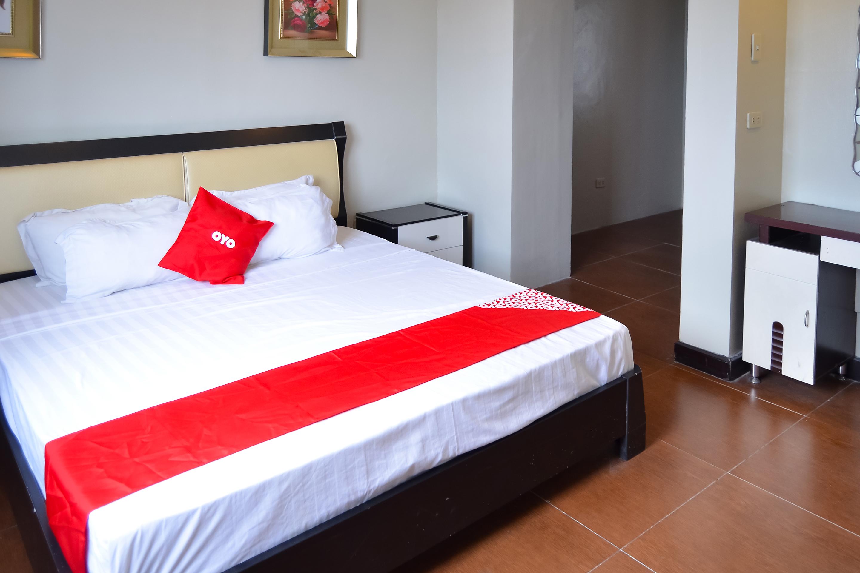 เรดดอร์ซ พลัส แอท โพรเจ็ก 6 เกซอนซิตี้ Hotel ภายนอก รูปภาพ