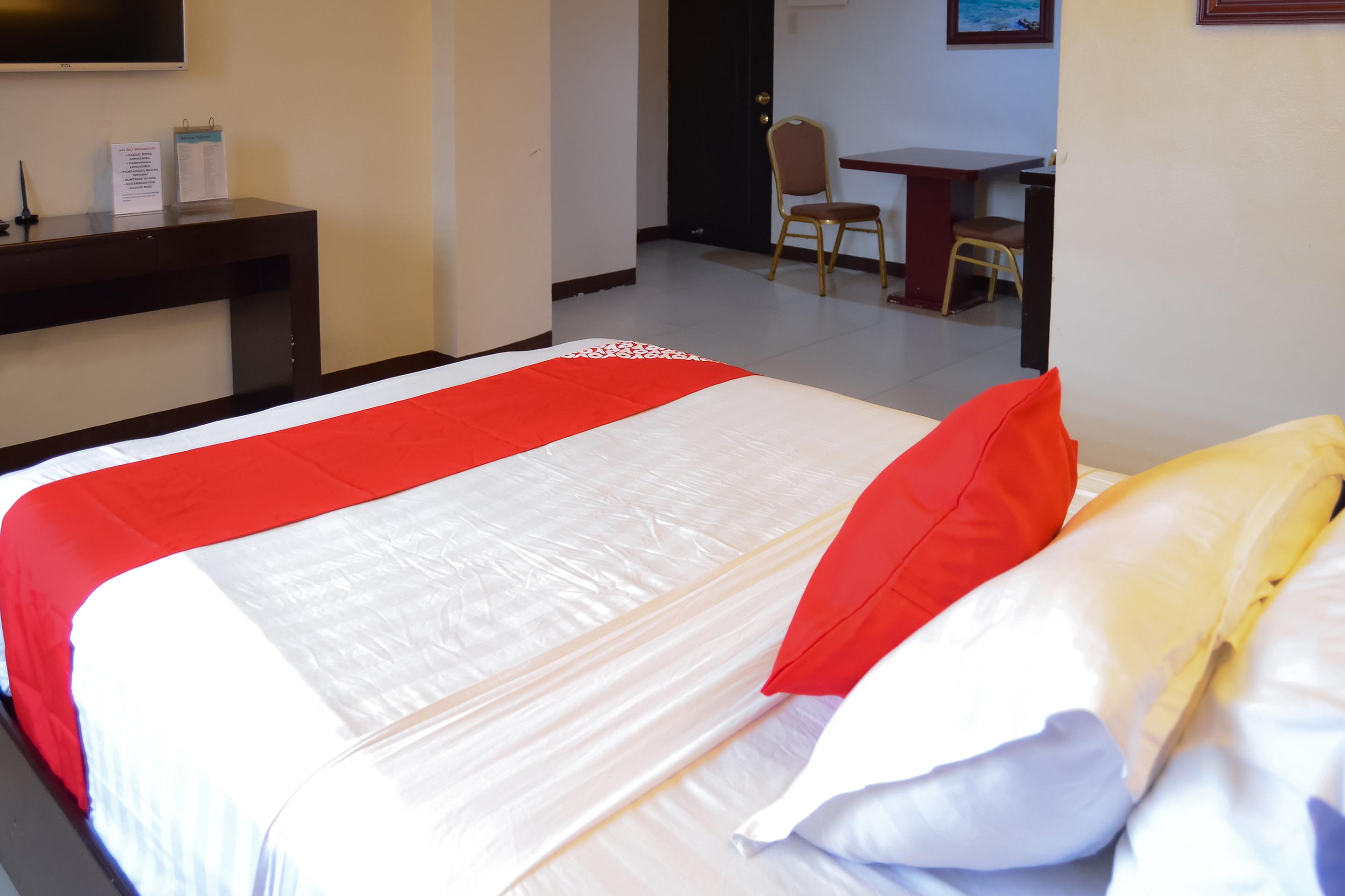 เรดดอร์ซ พลัส แอท โพรเจ็ก 6 เกซอนซิตี้ Hotel ภายนอก รูปภาพ