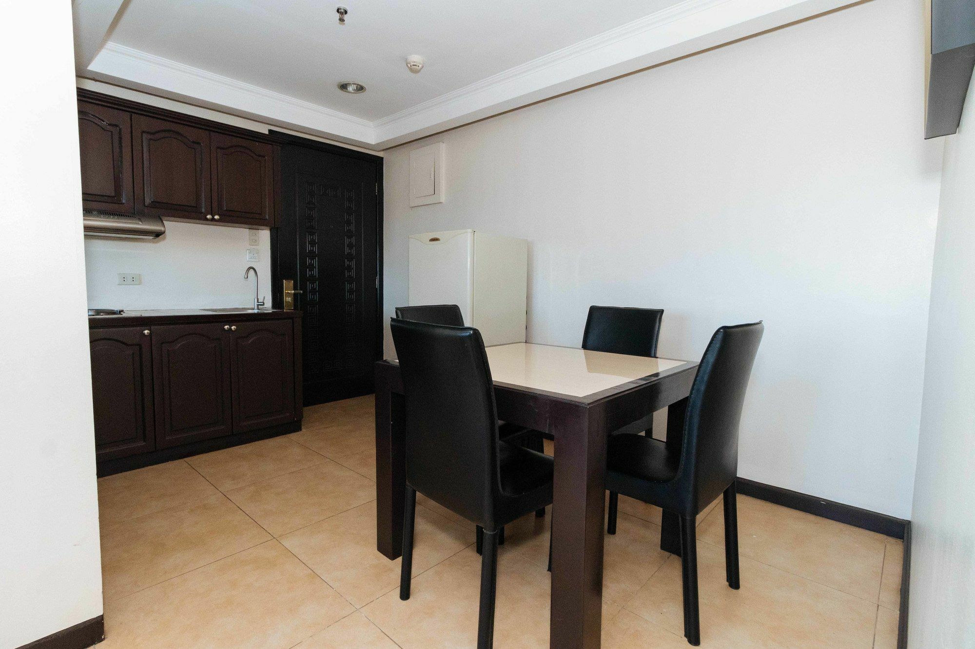 เรดดอร์ซ พลัส แอท โพรเจ็ก 6 เกซอนซิตี้ Hotel ภายนอก รูปภาพ